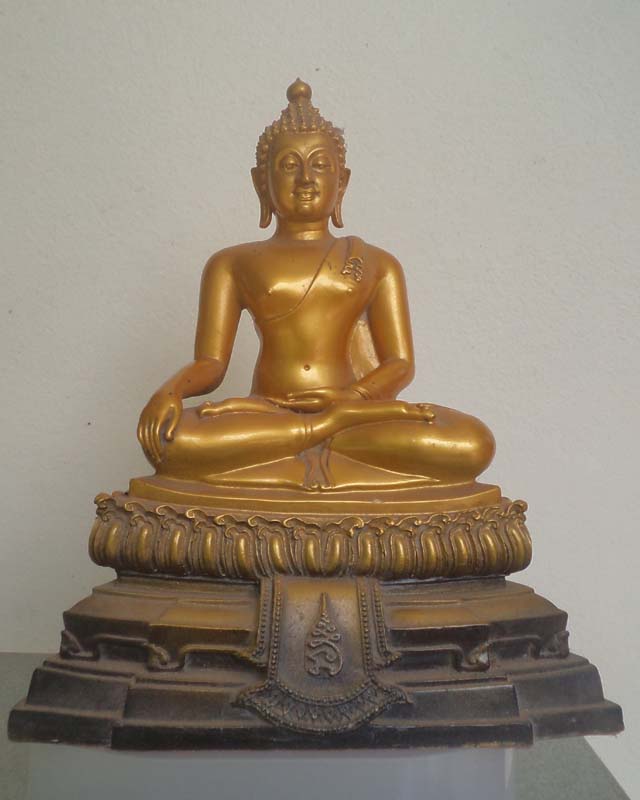 พระบูชา เนื้อปูน เคลือบ สีเหลืองทอง วัดจำปาหล่อ อ่างทอง หน้าตัก 5 นิ้ว **เคาะแรก**