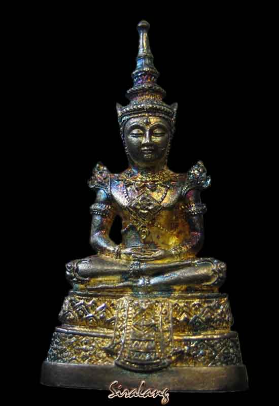 พระแก้วมรกต จัดสร้างโดยกรมสรรพสามิต ปี39 เนื้อเงินลงกากเพชร