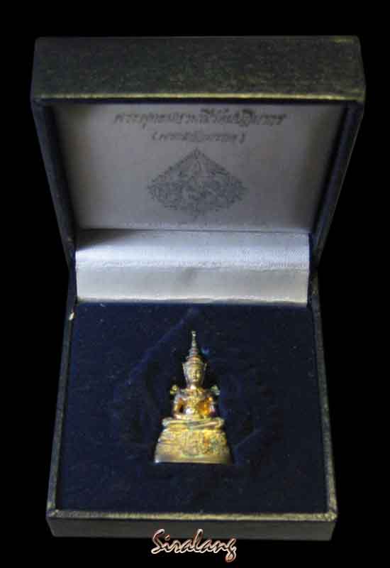 พระแก้วมรกต จัดสร้างโดยกรมสรรพสามิต ปี39 เนื้อเงินลงกากเพชร