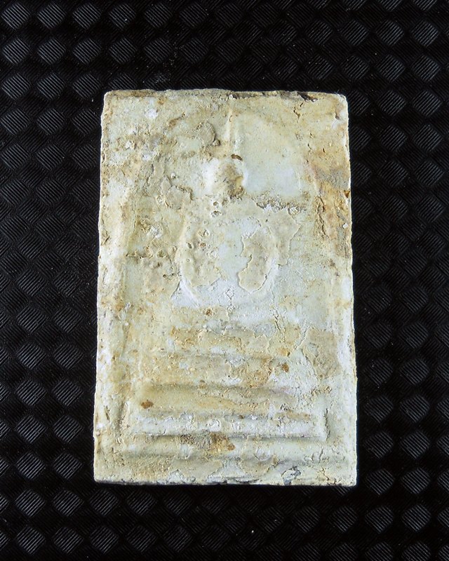 หลวงปู่ลำภู พิมพ์เส้นด้ายลงกรุ