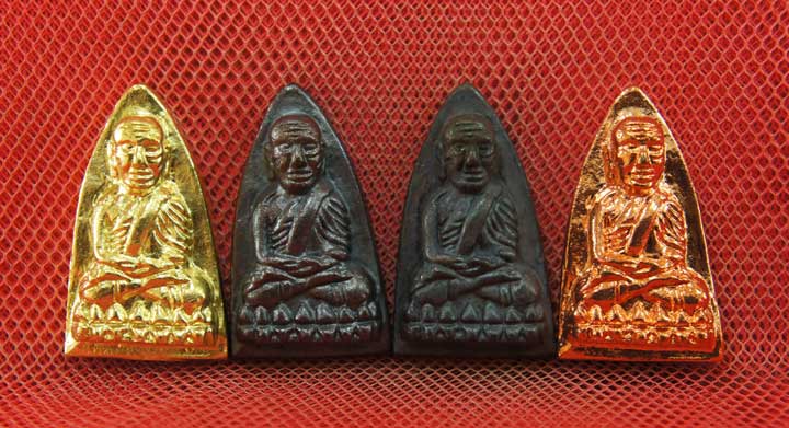หลวงปู่ทวด พิมพ์เตารีดใหญ่ 4 องค์ เนื้อเปียกทอง เนื้อนวะ เนื้อผิวไฟ เนื้อสตางค์เเดง วัดในหาน อ.นอง อ
