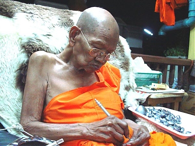 เบี้ยแก้เลี่ยมเงินลงยา หลวงปู่เจือ วัดกลางบางแก้ว จ.นครปฐม