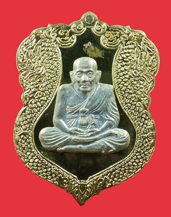 เหรียญเสมาหลวงปู่ทวด ญสส.90 พรรษา ทองเหลืองขัดเงาหน้าเงิน No. 74 สมเด็จพระญาณสังวรฯ วัดบวรฯ ปี 46