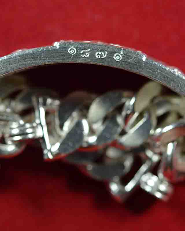 สร้อยข้อมือ หลวงพ่อรวยวัดตะโก รุ่นชนะจน 2556