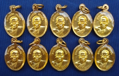 หลวงปู่ทวดวัดช้างให้ พิมพ์เม็ดแตงลงยาสีแดง+น้ำเงินเคลือบเรซิ่น ปี 55 รวม 10 องค์ พร้อมใบคาถา 5 ใบ #3