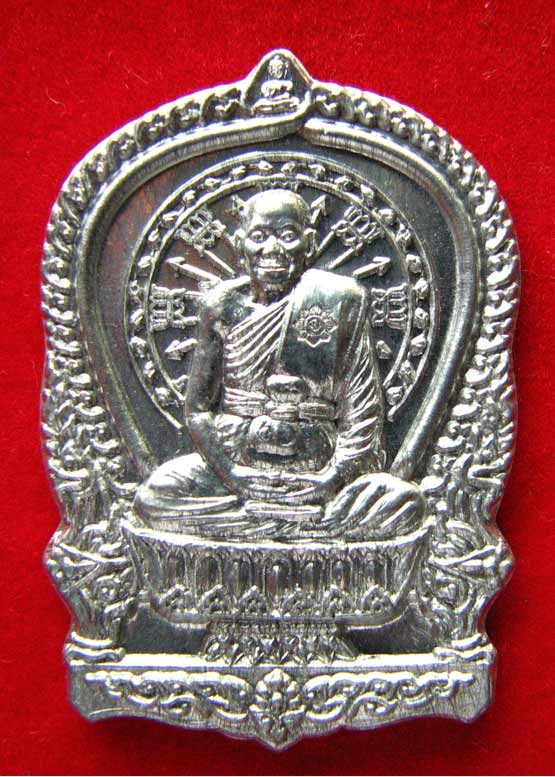 เหรียญนั่งพานชนะมาร หลวงพ่อจรัญ วัดอัมพวัน (เนื้อตะกั่วอวน)จ.สิงห์บุรี ปี2554 พร้อมกล่องเดิม สวยครับ