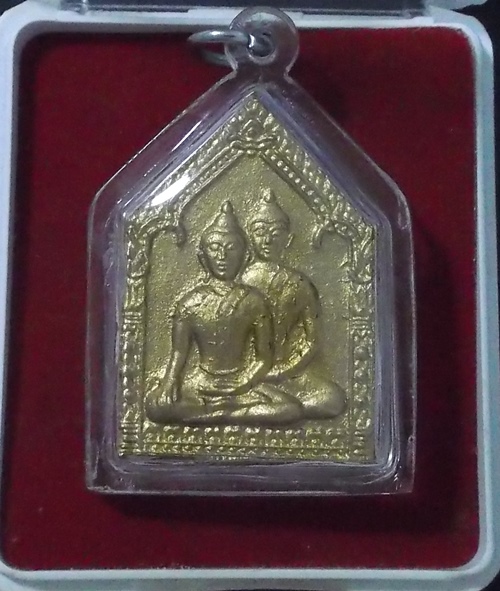 พระขุนแผนผงพรายกุมารหลวงพ่อสาคร รุ่นคู่บารมี ปี ๔๗ หน้าทาทอง หลังฝังตะกรุดเงิน สวย สวย ครับ 