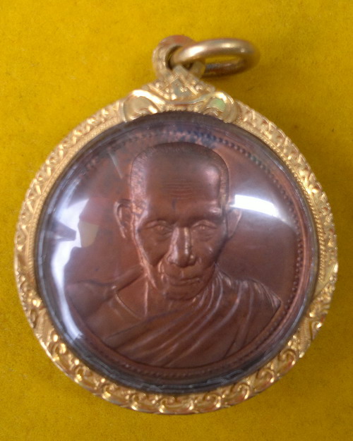 เหรียญกลมใหญ่หลวงพ่อเกษม เขมโก  สุสานไตรลักษณ์ จ.ลำปาง ปี 2537