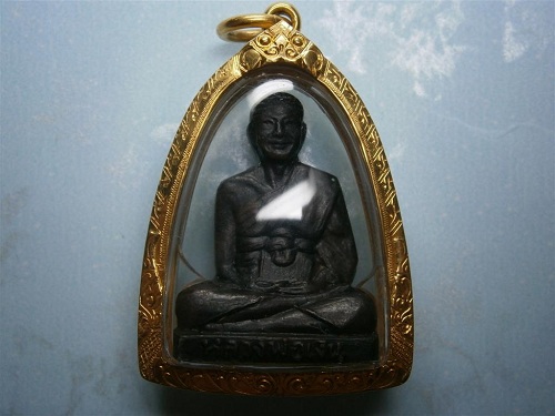 รูปเหมือนปั๊มหลวงพ่อเงินออกวัดวังน้ำขาว เนื้อทองแดงรมดำ ปี 2502