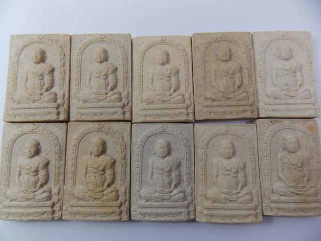 สมเด็จ 122 ปี พิมพ์ รูปเหมือน พร้อมกล่อง 10 องค์   