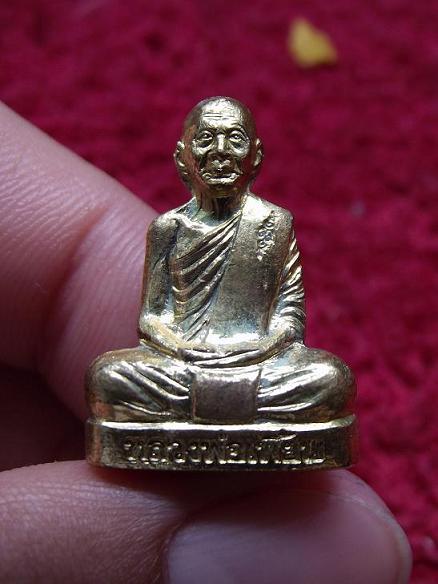 รูปเหมือนปั้มหลวงพ่อเพี้ยน 1