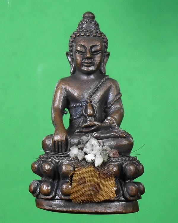 หลวงปู่เหรียญ วรลาโภ วัดอรัญบรรพต  กริ่ง9มงคล ปี40 ติดจีวร,เกศา,พระธาตุของหลวงปู่ ขนาด2.5*4.5ซม.