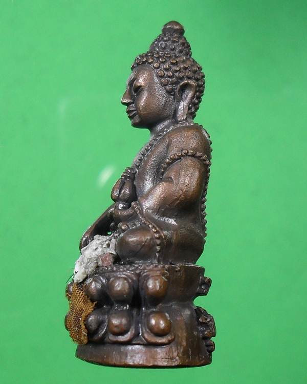 หลวงปู่เหรียญ วรลาโภ วัดอรัญบรรพต  กริ่ง9มงคล ปี40 ติดจีวร,เกศา,พระธาตุของหลวงปู่ ขนาด2.5*4.5ซม.