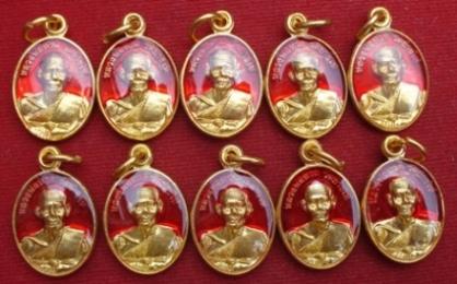 หลวงปู่ทวดวัดช้างให้ พิมพ์เม็ดแตงลงยาสีแดงเคลือบเรซิ่น ปี 55 รวม 10 องค์ พร้อมใบคาถา 5 ใบ #903#