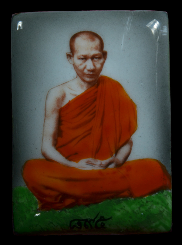 พระล๊อกเก๊ตหลังรูปเหมือนฝังตะกุดทองคำเดิมๆ ครับ