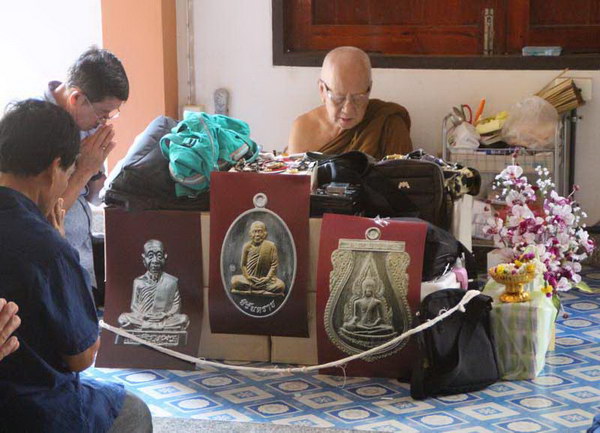 รูปหล่อรุ่นสุดท้าย "เจริญพร" (เนื้อนวะก้นนวะ) หลวงปู่บุญหนา จ.สกลนคร