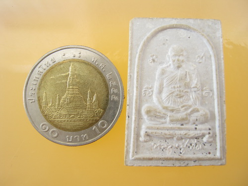 เนื้อผง หลวงปู่ทิม วัดพระขาว อยุธยา เลข ๓๐๐๔