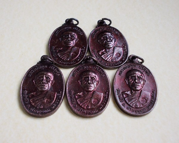 5เหรียญ *** หลวงพ่อคูณตลาดไทรเก่า ปี 22 ทองแดงสภาพสวย#2
