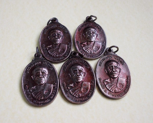 วัดใจ 5เหรียญ *** หลวงพ่อคูณตลาดไทรเก่า ปี 22 ทองแดงสภาพสวย#1