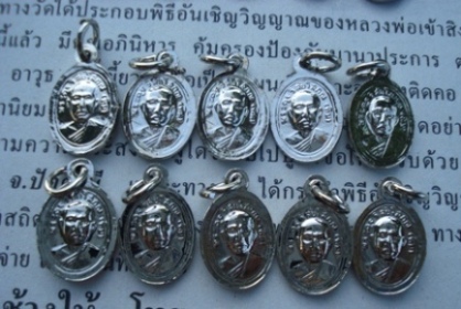 !! เม็ดแตงชุบนิเกิล !! หลวงปู่ทวด วัดช้างให้ ปี 55 จำนวน 10 เหรียญ พร้อมใบคาถา 5 ใบ =135=