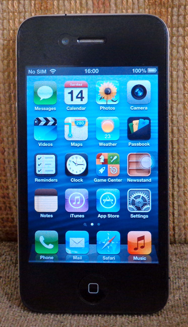 iPhone 4 G ของแท้ สีดำ ขนาด 32 GB ครับ