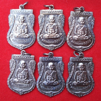 หลวงปู่ทวดวัดช้างให้ พิมพ์เสมาใหญ่รมดำ ((ว ขีด)) ปี 55 จำนวน 6 องค์ พร้อมใบคาถา #143#