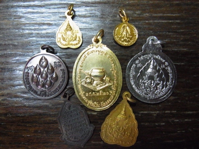 เหรียญ หลวงปู่แหวน วัดดอยแม่ปั่ง รวม 7 เหรียญ (ชุดที่ 1)..เคาะเดียว