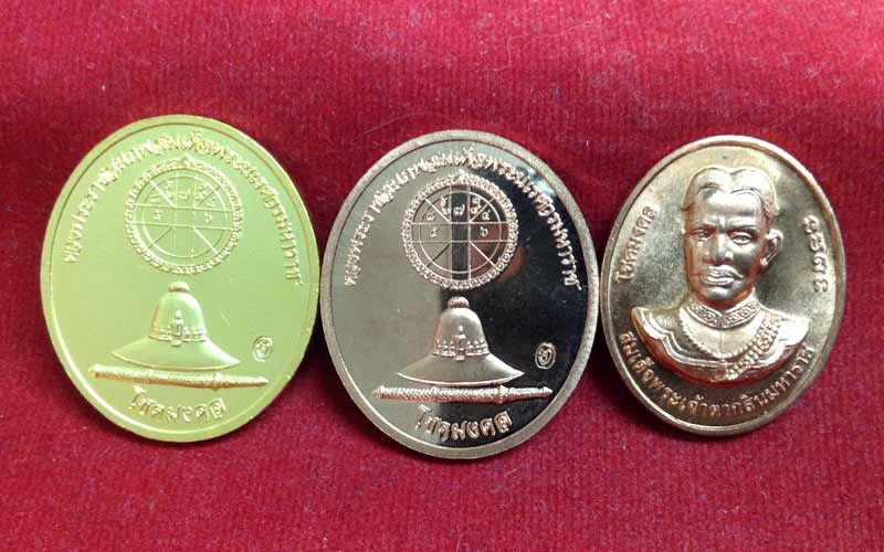เหรียญสมเด็จพระนเรศวร โชคมงคล วัดตรีทศเทพ เนื้อกะไหล่ทองลงยา + เนื้อทองแดง