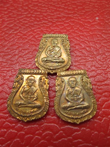 ***วัดใจทีเดียว 3 องค์***หลวงพ่อทวด พิมพ์เสมาเล็กไม่มีหู เนื้อกะหลั่ยทอง ปี 2507