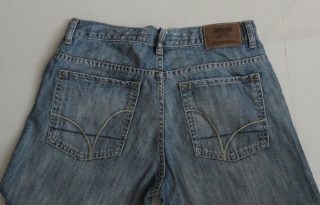 กางเกงยีนส์ GIORDANO ของแท้ BOOT CUT ลดไปเกือบสองพันครับ