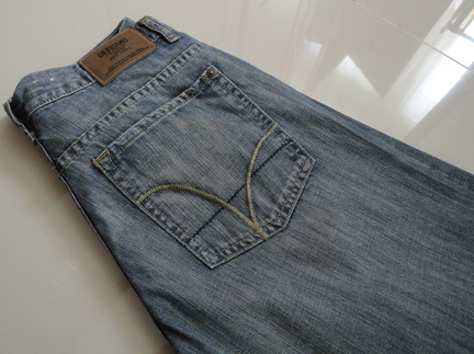 กางเกงยีนส์ GIORDANO ของแท้ BOOT CUT ลดไปเกือบสองพันครับ