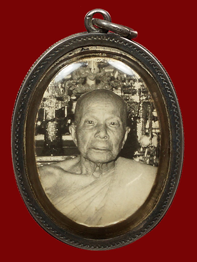 ล็อกเก็ตหลวงพ่อแดง ขาวดำ เลี่ยมเงินเดิมยุคแรก