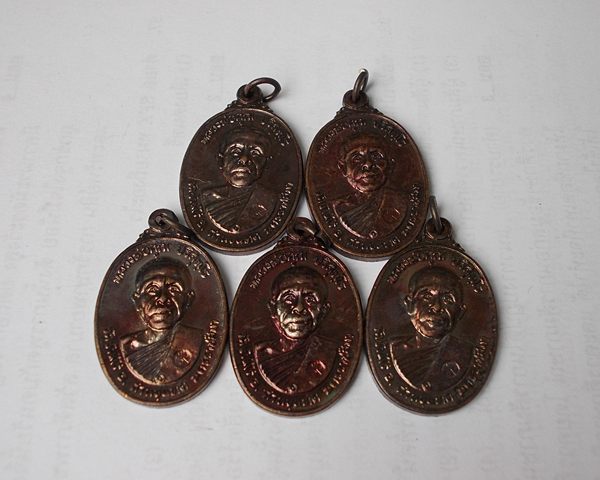***วัดใจ5เหรียญ *** หลวงพ่อคูณตลาดไทรเก่า ปี 22 ทองแดงสภาพสวย no.1