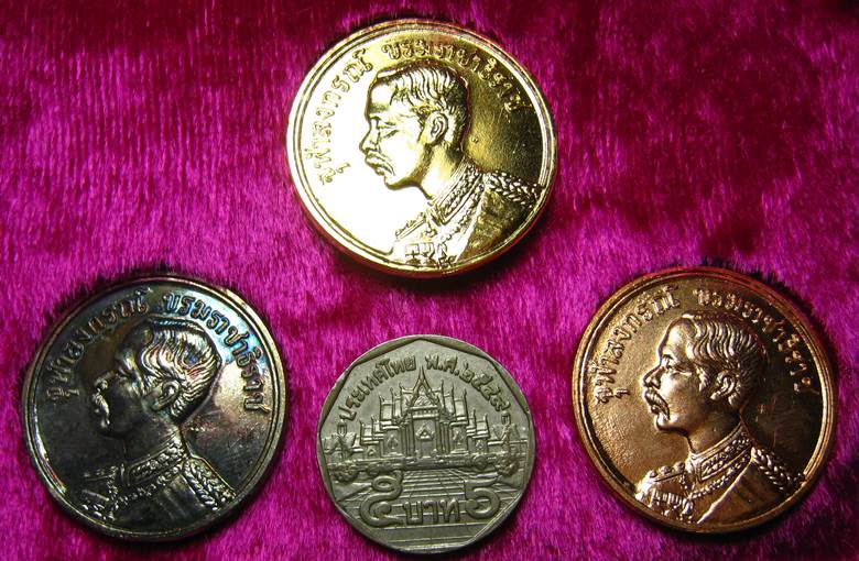 **ชุด 3 เหรียญฯ ร.5 หลวงพ่อเกษม หลังยันต์ 3 กษัตริย์ ปี 35 สวยๆ ราคาเบาๆ เคาะเดียวแดง**BJ11