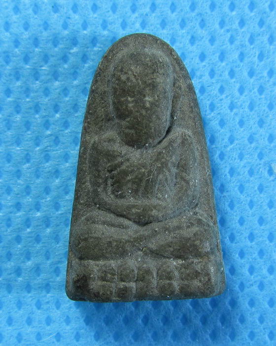 หลวงปู่ทวด เนื้อว่านไม่ทราบวัดครับ หลัง ฐ......เริ่ม20บาท/.(26/07/56-73)