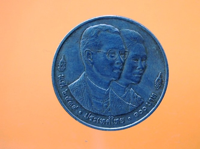 ***เคาะเดียวแดง***เหรียญ 100 บาท ปี 34 ขนาดใหญ่ ราคาเบาๆ 