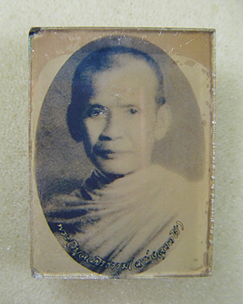 รูปถ่ายอัดกระจก หลวงพ่อสว่าง (พระวิบูลวชิรธรรม) ไม่ทราบปีสร้างเคาะเดียว