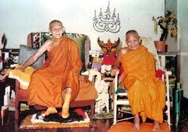 เหรียญมหามงคลรุ่นพิทักษ์ไทย ล ป.ขาว อนาลโย ปี๒๕๒๑ เนื้อทองแดง วัดถ่ำกลองเพล สภาพสวยเดิมๆครับ
