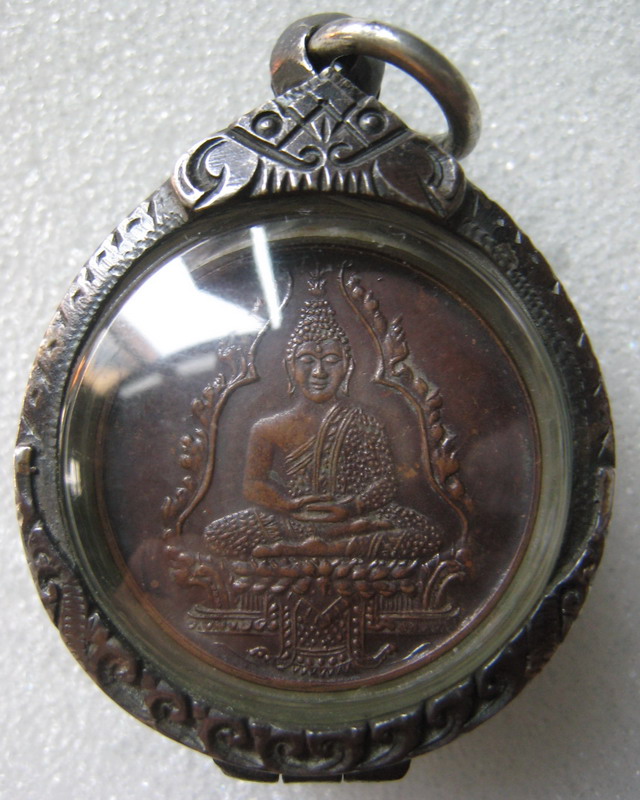 เหรียญพระแก้วมรกตหมดห่วงรุ่น 1 จัดสร้างโดยคุณสุํธันย์ ปี23
