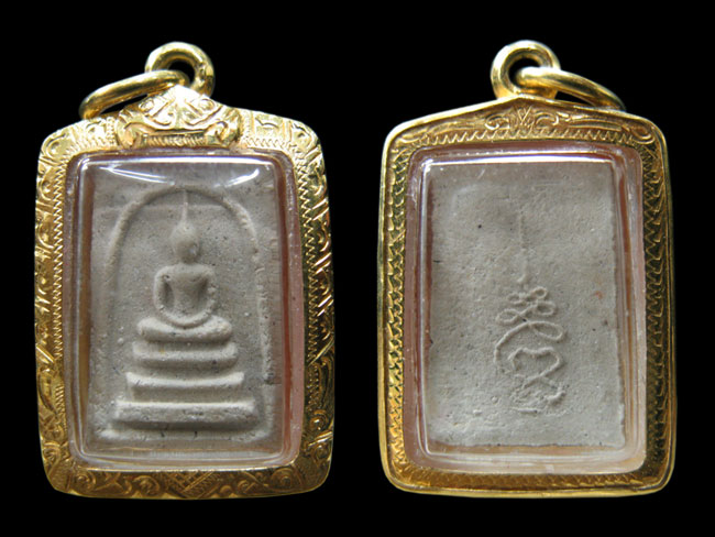 พระสมเด็จหลวงปู่ทิมพิมพ์คะแนนหลังยันต์เฑาะว์ พร้อมเลี่ยมทอง(มีเกศาของหลวงปู่ทิมชัดๆ-ผงพรายกุมาร)