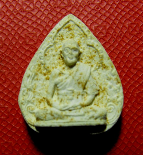 พระผงรูปเหมือนใบโพธิื หลวงปู่สี วัดเขาถ้ำบุญนาค ปี2519 มีเกศาด้านหน้า