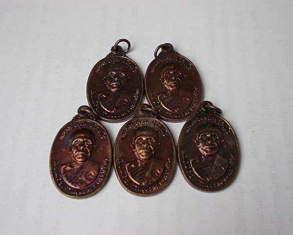 ***วัดใจ5เหรียญ *** หลวงพ่อคูณตลาดไทรเก่า ปี 22 ทองแดงสภาพสวย no.5
