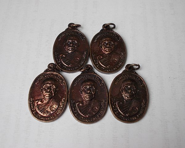 ***วัดใจ5เหรียญ *** หลวงพ่อคูณตลาดไทรเก่า ปี 22 ทองแดงสภาพสวย no.6