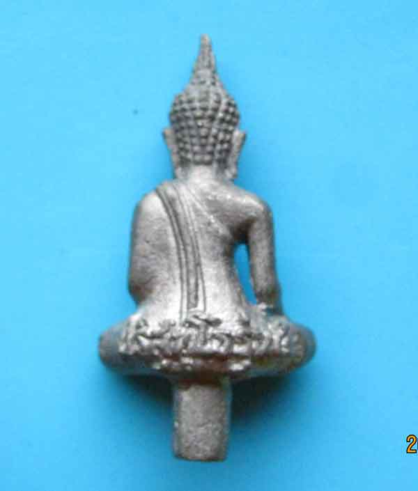 พระยอดธงรุ่นเสาร์ ๕ ท้ายิง หลวงพ่อคูณ วัดบ้านไร่ เนื้อตะกั่วเถื่อน 