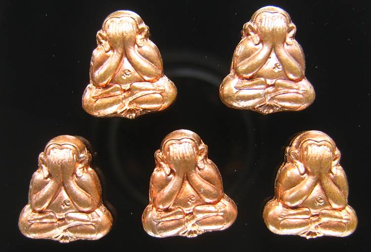	**ทีเดียว 5 องค์ พระปิดตาหลังรูปเหมือน หลวงพ่อเกษม เขมโก เนื้อทองแดง สวยๆ เคาะเดียวแดง**BU91