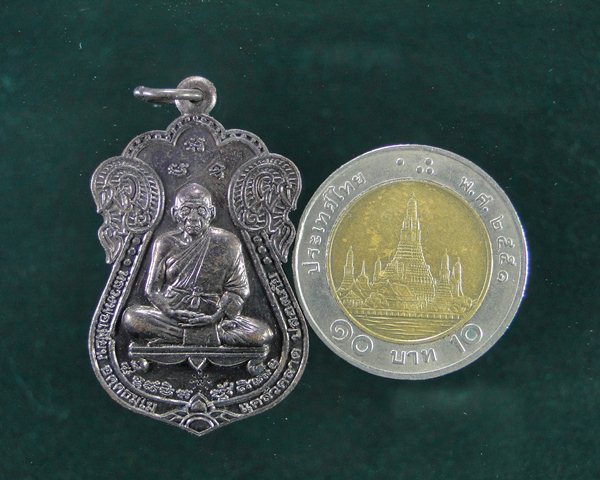 เหรียญประสบการณ์ 5 แชะ  หลวงพ่อเพี้ยน วัดเกริ่นกฐิน ลพบุรี 