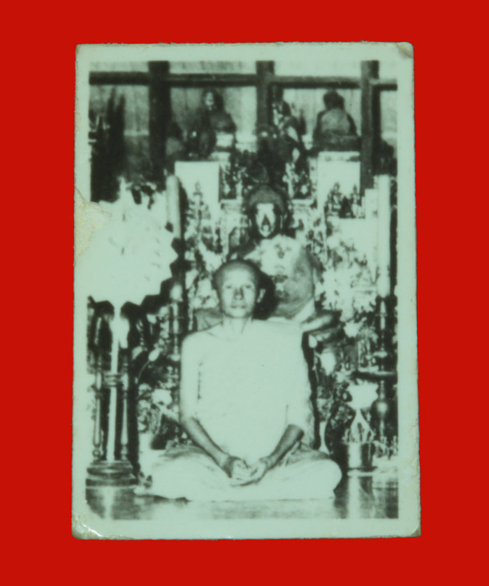 รูปถ่ายขาวดำ หลังยันต์ตรี พระครูบริรักษ์ธรรมากร(พ่อบุญเทียม ภูริปัญโญ) วัดลาดหลุมแก้ว จ.ปทุมธานี 2