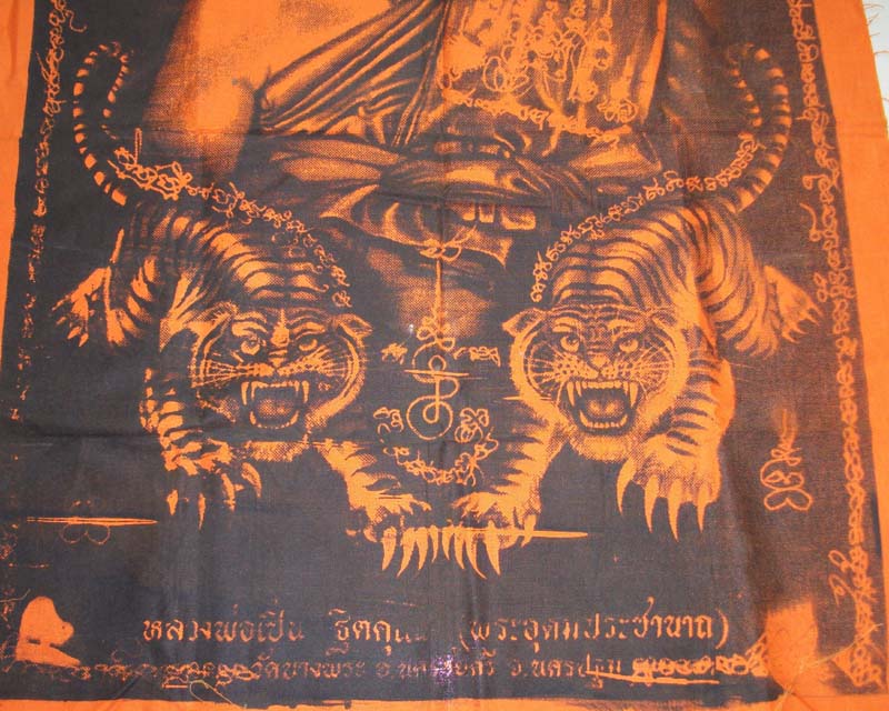 ผ้ายันต์จีวรเหลืองอร่าม หลวงพ่อเปิ่น วัดบางพระ ขนาด 20x27 นิ้ว 