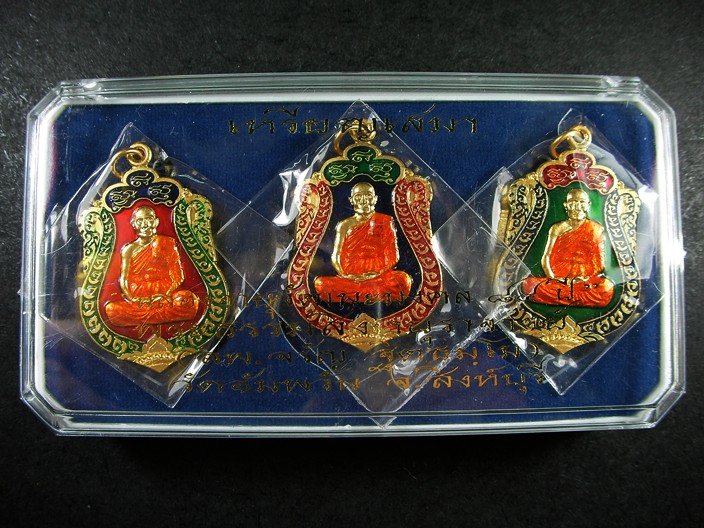 เหรียญเสมา7รอบ หลวงพ่อจรัญ วัดอัมพวัน จ.สิงห์บุรี เนื้อทองแดงลงยาครบชุด 3 สี 