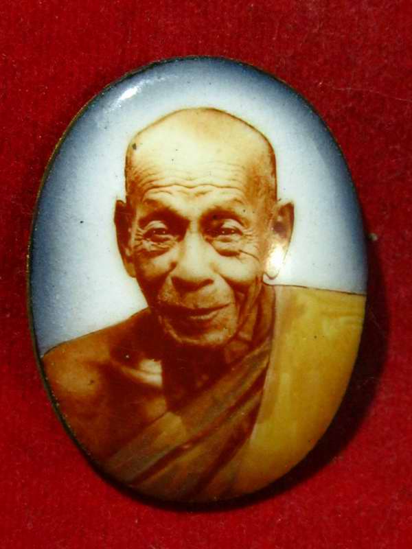 ล็อกเก็ต พ่อท่านเนียน สำนักสงฆ์ต้นเลียบ  สงขลา ปี35 ครับ 